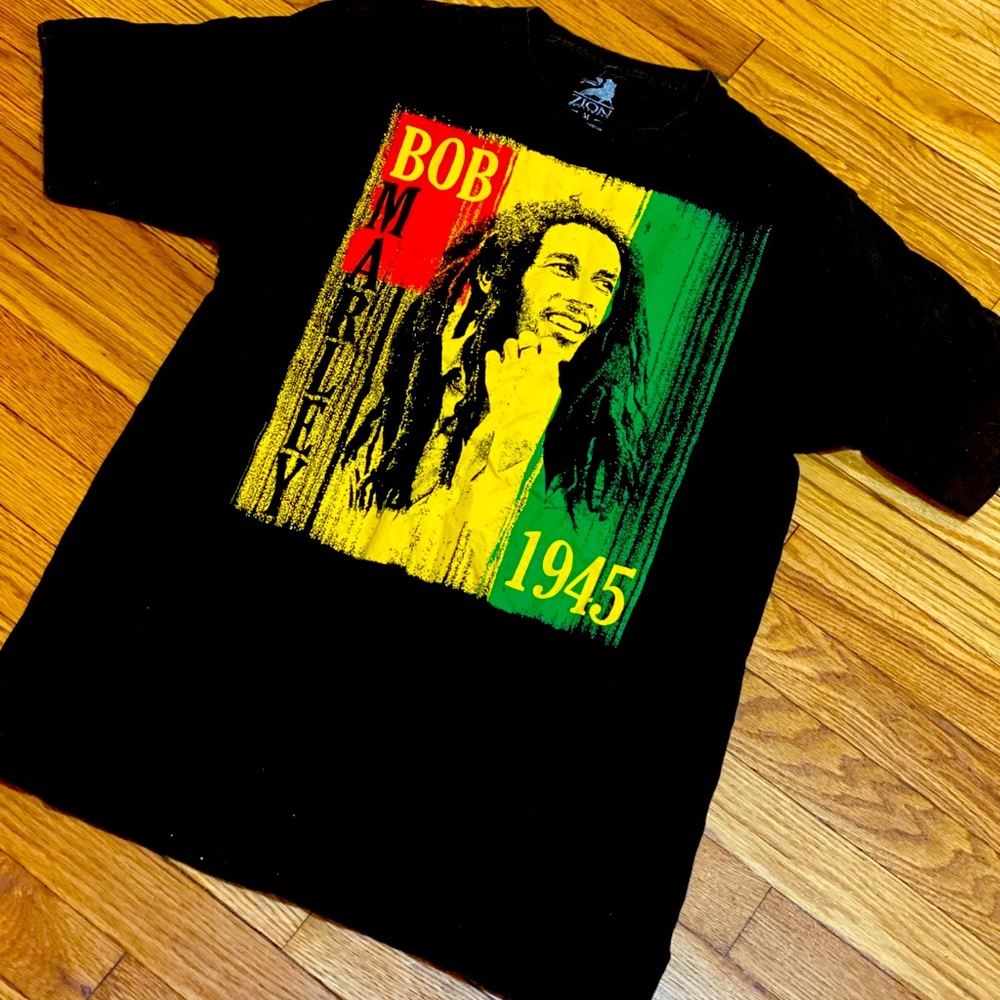 Bob Marley graphic t-shirt.